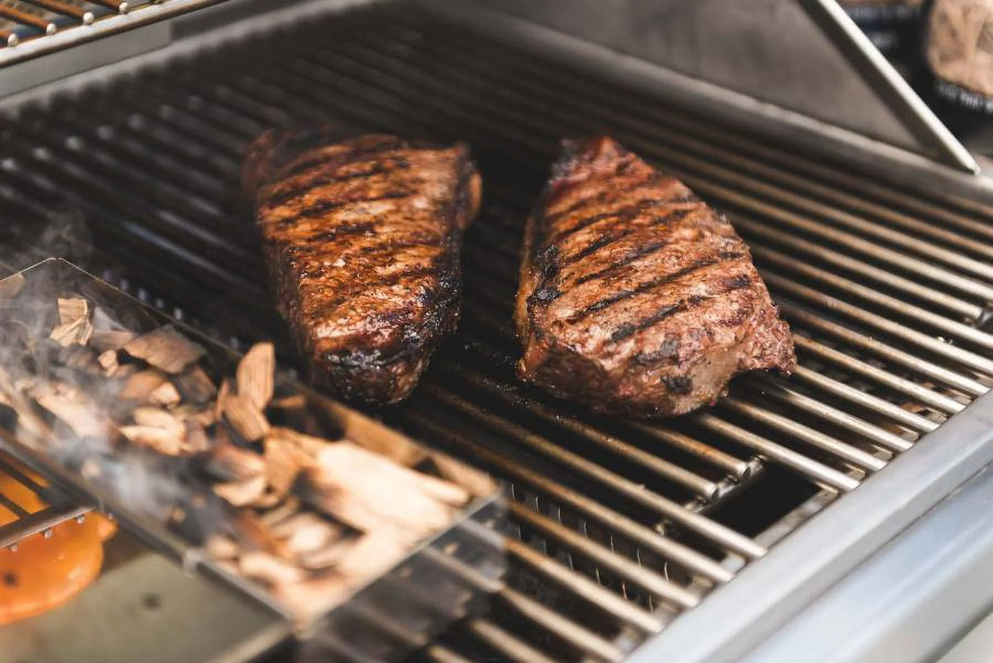 Apple BBQ Smoking Chips, 180 Cu In